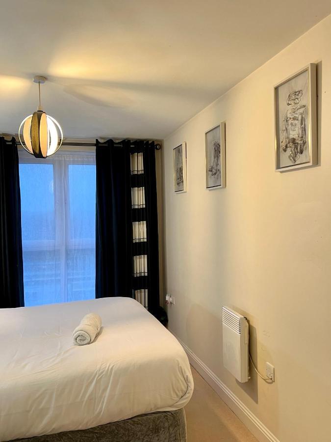 Radiant2 Bedroom Apartment In The Heart Of Harlow Town Exterior foto